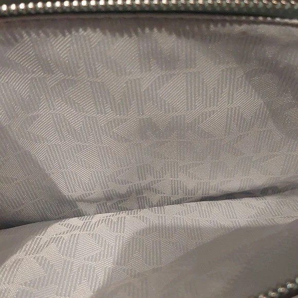 ❣️💫 MARK DOWN💫❣️ Michael Kors Bag - Picture 11 of 17